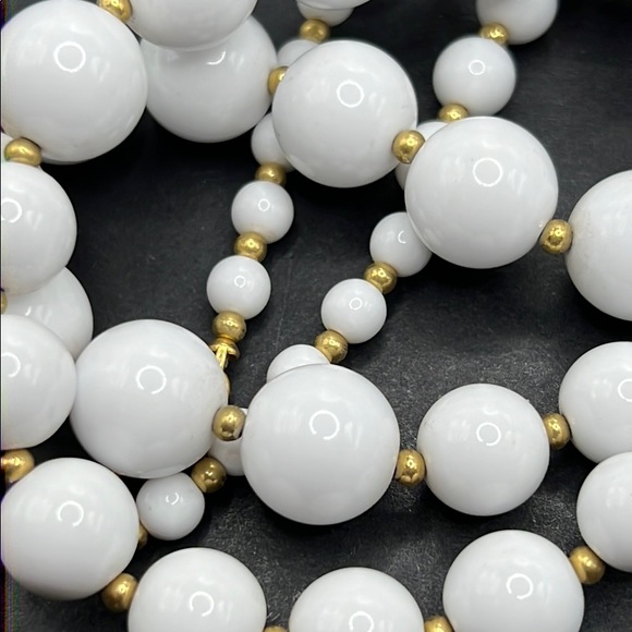 Monet white beaded necklace - Picture 4 of 4